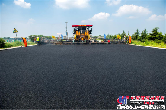 中大機械:不走尋常路 傳承匠心成就中國公路攤鋪專家